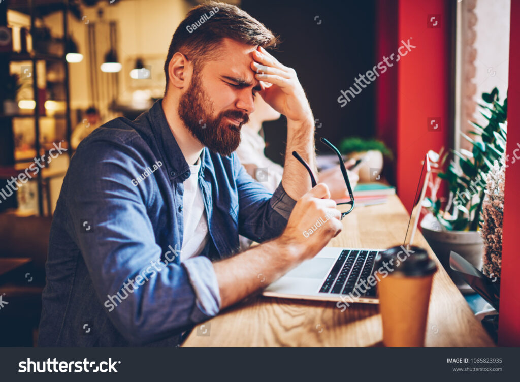 Homem simbolizando 5 erros que te impedem de enriquecer